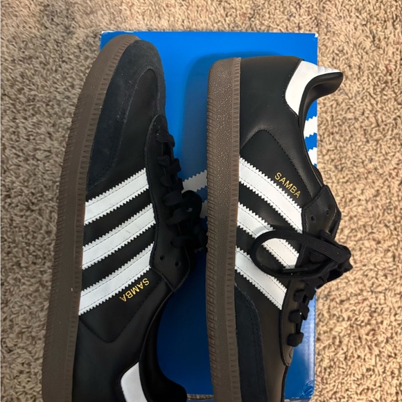 Adidas Men's Black and White Classic Sneakers - Picture 4 of 7